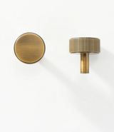 LineaForge Classic – T-Bar Möbelgriff | Massivmessing | Antik-Finish